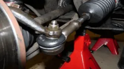 Memperbaiki Tie Rod dan Ball Joint, Begini Caranya!