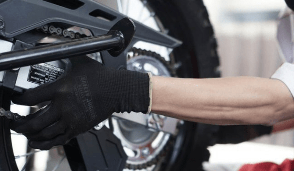 Cara merawat dan menyetel rantai sepeda motor