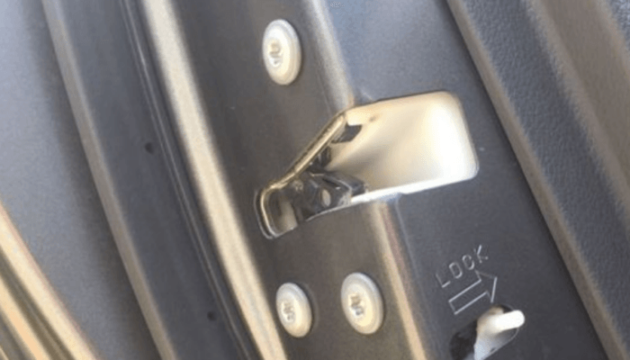 cara memperbaiki kunci pintu mobil